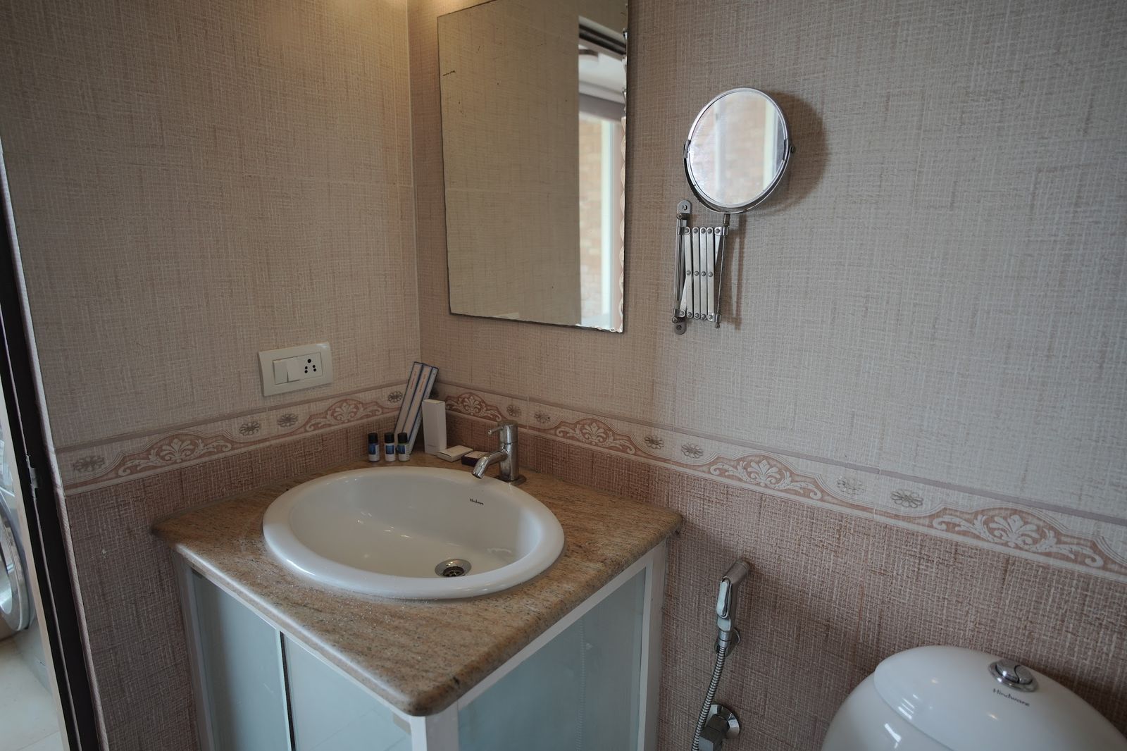 The bathroom of the Horizon Sky Suite